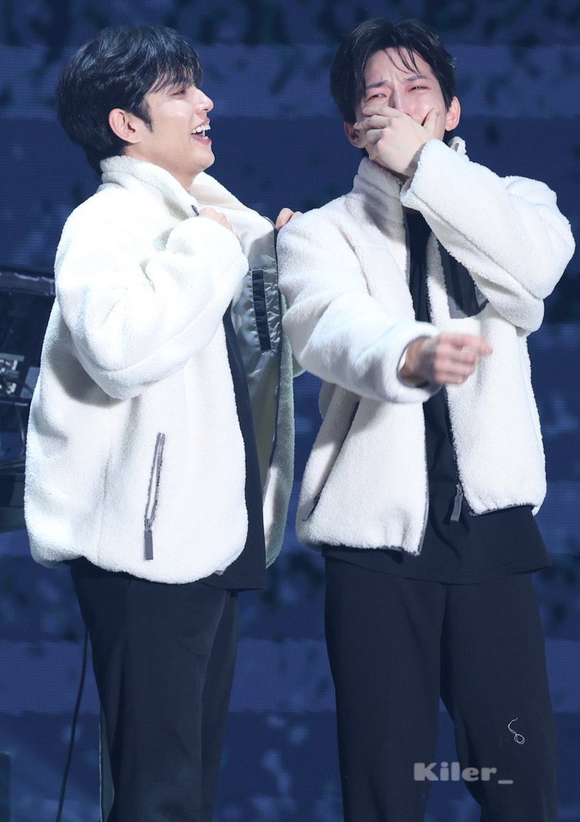 Day_6uniununun's tweet photo. 몇달 사이에 이렇게……. https://t.co/gStoe9Lja8