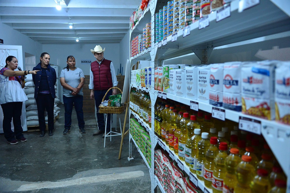 🌿 La tranquilidad de Durango se vive en cada rincón, y ayer nuestra presidenta <a href="/Claudiashein/">Claudia Sheinbaum Pardo</a> fue testigo de ello.

En Nombre de Dios, caminamos juntos, convivimos con su gente y conocimos las Tiendas del Bienestar, que impulsan a nuestros productores y fortalecen la economía