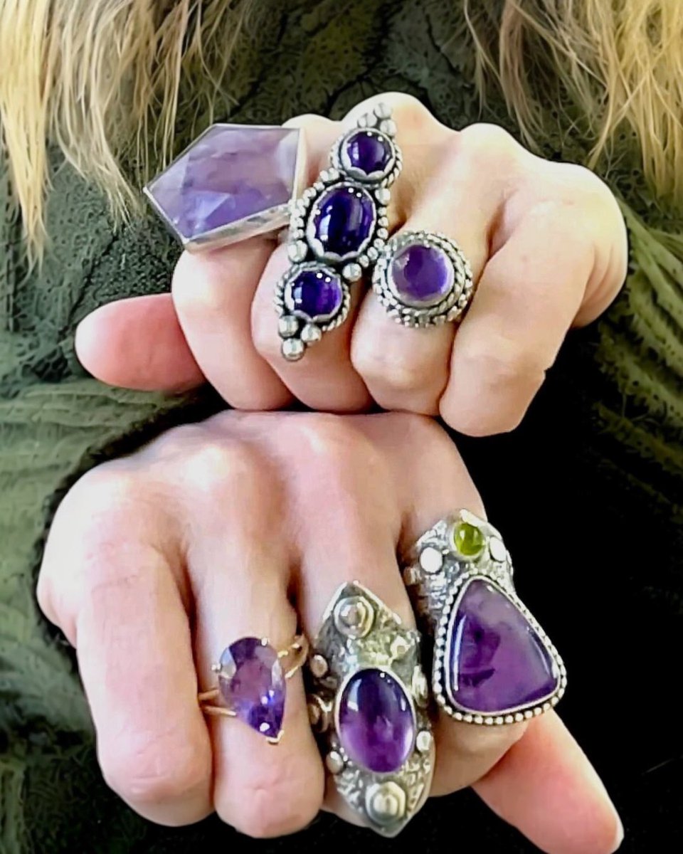 Silver__Raven's tweet photo. ✨𝐴𝑀𝐸𝑇𝐻𝑌𝑆𝑇 ✨

February’s birthstone: Amethyst was one of my first gemstone loves and for good reason. This high-vibrational beauty is known for its protective + calming energy, making it for everyday wear! 💜

Shop: https://t.co/bsL33YHXy5

#amethyst #rings #jewelry https://t.co/R8oLqET5En