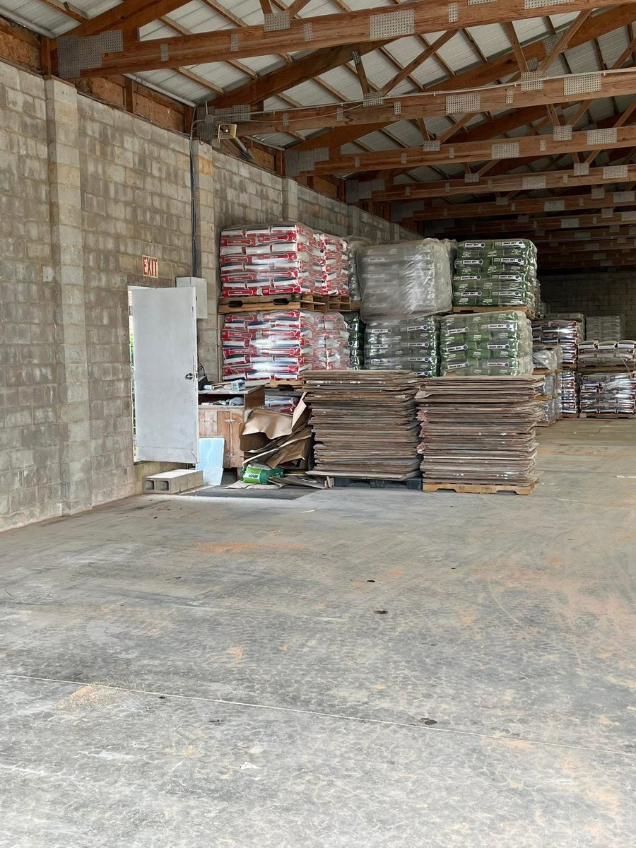 FisherKane's tweet photo. From fully loaded to almost dry in less than 2 months! We’ve moved over 12,000 bags so far this year! 

Don’t worry, we’re reloading. 

Hit us up @BAFieldSupplies for anything Turface! @Turfaceproducts https://t.co/bj5NH16khL
