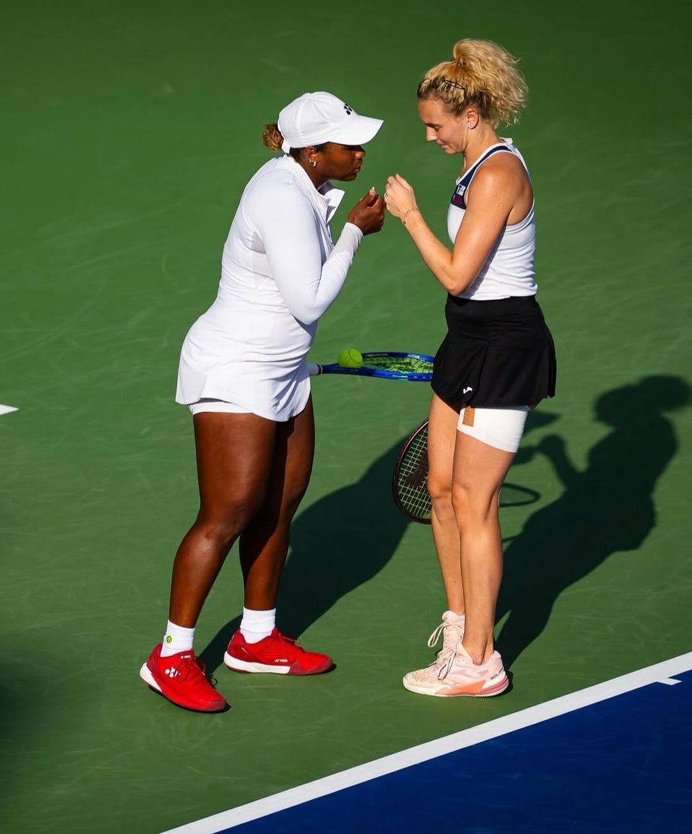 Katerina Siniakova and Taylor Townsend win another title together, this time in Dubai. 

They beat Hsieh Su-Wei and Jelena Ostapenko 7-6(5), 6-4 in a rematch of the Australian Open Women's Doubles Final.

#DDFTennis