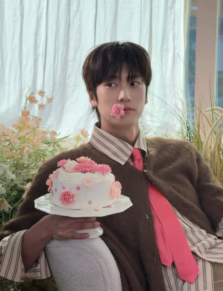 누가 꽃인지 모르겠는데요? 🌸🌺🌷