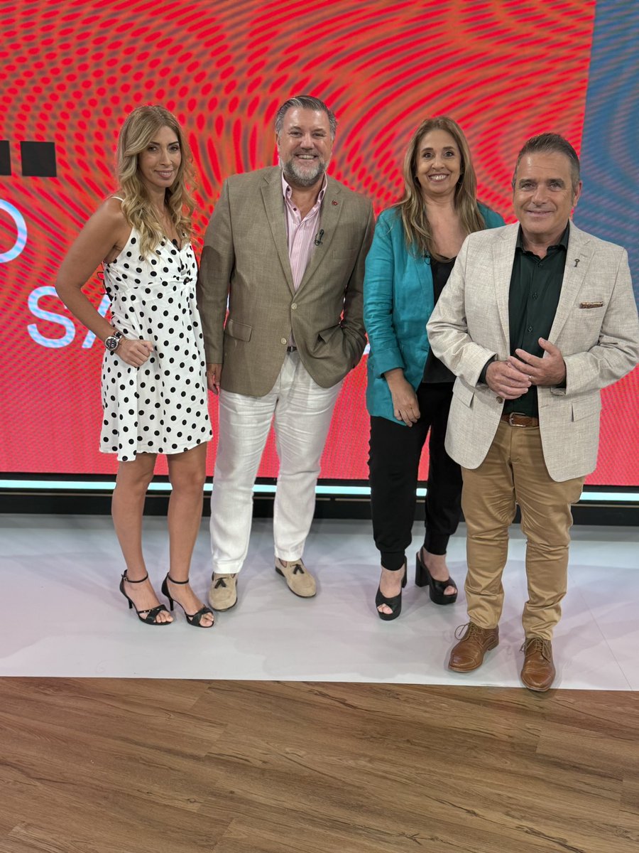 Divirtiéndonos en <a href="/Vivoelsabado/">Vivo el Sábado</a> c/ <a href="/edubattaglia/">Eduardo J. Battaglia</a> y EQUIPAZO !!! <a href="/mechi_mora/">Mercedes Mora</a> <a href="/csalgueroa24/">Clara Salguero</a> <a href="/maxirusso2010/">MAXI RUSSO</a> <a href="/DiPace4/">Damián Di Pace</a>