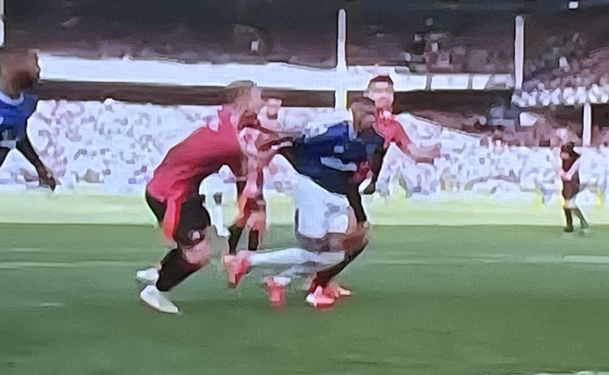 Duncan Castles tweet media