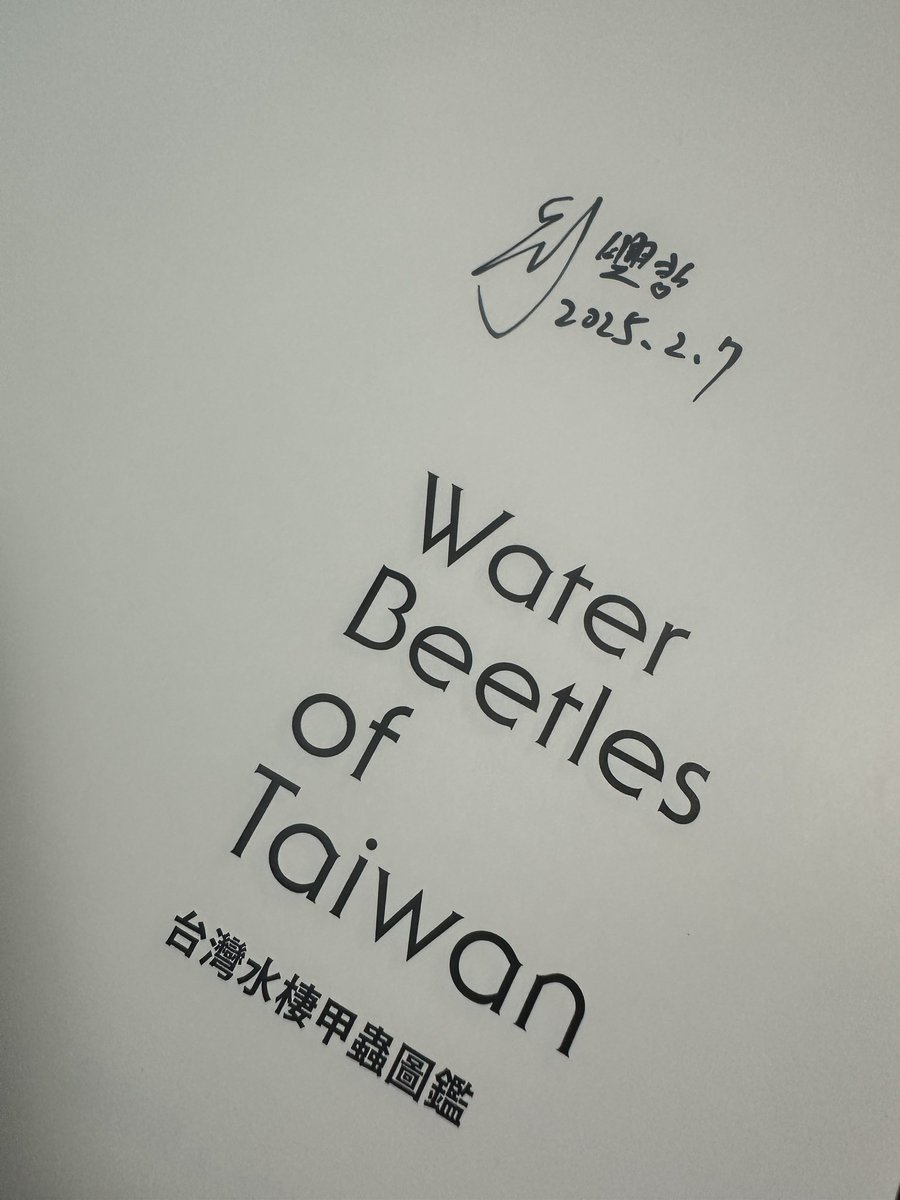本日Water Beetles Taiwanが届きました！
筆頭著者の劉さん <a href="/td965771/">Hsing-Che Liu</a>  から、献本いただきました。一度台湾でフィールドをご一緒させていただいたご縁からでした。謝辞にも入れていただき光栄です。
サインもありがとうございます！！
とても素晴らしい図鑑で、標本写真が素晴らしいです。