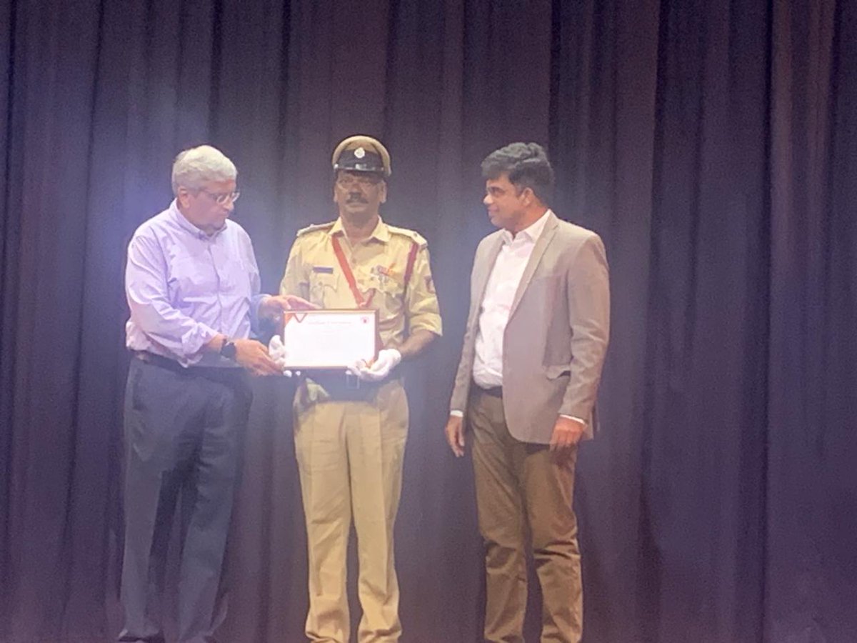 Beyond Carlton (@beyondcarlton) on Twitter photo Brave firefighters of Karnataka being felicitated by Beyond Carlton
<a href="/uday_vijayan/">Uday Vijayan🇮🇳</a> <a href="/KarFireDept/">Karnataka State Fire & Emergency Services</a> #ActBeforeTheFire ##AagSeAageRaho Brave firefighters of Karnataka being felicitated by Beyond Carlton
<a href="/uday_vijayan/">Uday Vijayan🇮🇳</a> <a href="/KarFireDept/">Karnataka State Fire & Emergency Services</a> #ActBeforeTheFire ##AagSeAageRaho