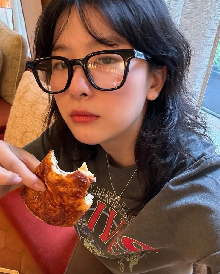 my cinephile girl seulgi left you some movie recommendations.