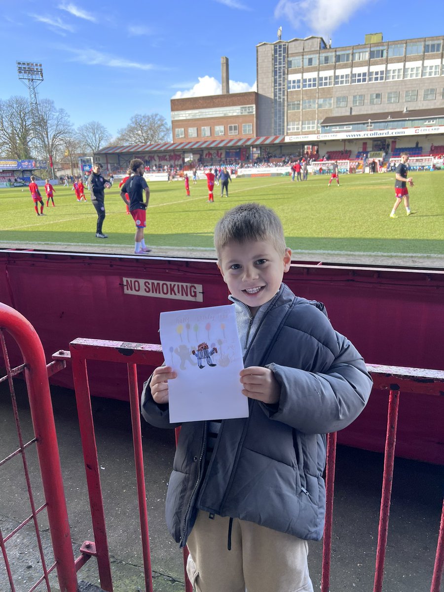 Poolyfluff's tweet image. Carter’s first ever Pools game this afternoon and loving every minute of it…. Many thanks to @RobLawTees @StellingRobbie @Official_HUFC @ManiD10 for making it so special.
Hope you enjoy the birthday cake at half time Rob / Robbie 😂 - he’d love a shout out 🙏⚽️
