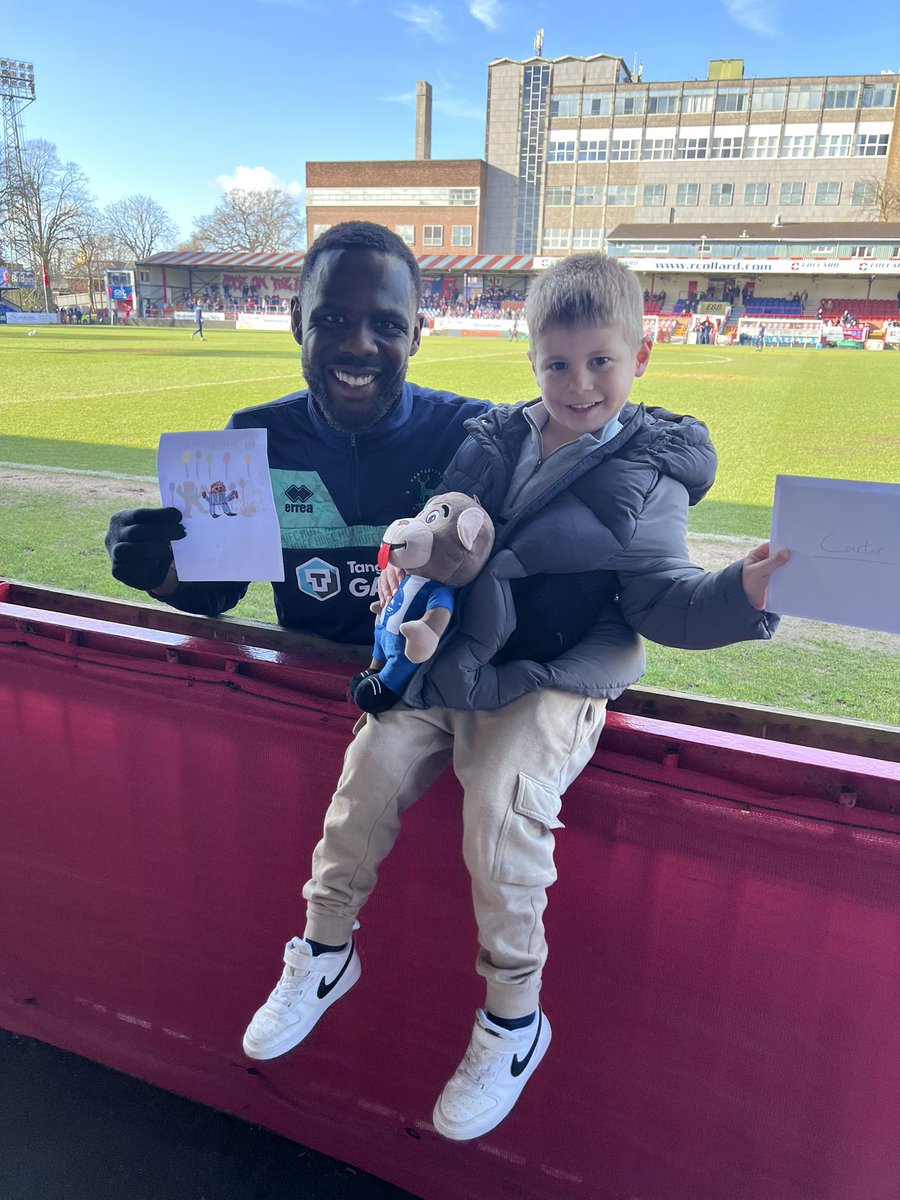 Poolyfluff's tweet image. Carter’s first ever Pools game this afternoon and loving every minute of it…. Many thanks to @RobLawTees @StellingRobbie @Official_HUFC @ManiD10 for making it so special.
Hope you enjoy the birthday cake at half time Rob / Robbie 😂 - he’d love a shout out 🙏⚽️