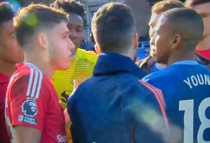 Ugarte almost recreated the iconic headbutt with ashley young after he dived in the last minute🤣🤣