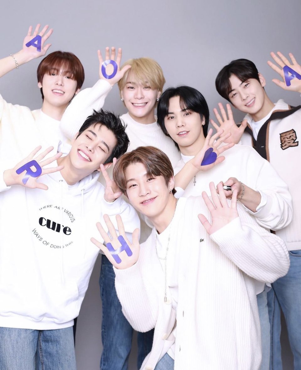AstroDsk22's tweet photo. 9周年おめでとう🎉
これからもずっと一緒に😍
#아스트로 #ASTRO @offcIASTRO
#아스트로_9주년_세상끝까지_함께해 https://t.co/Emwi7h3Mqc