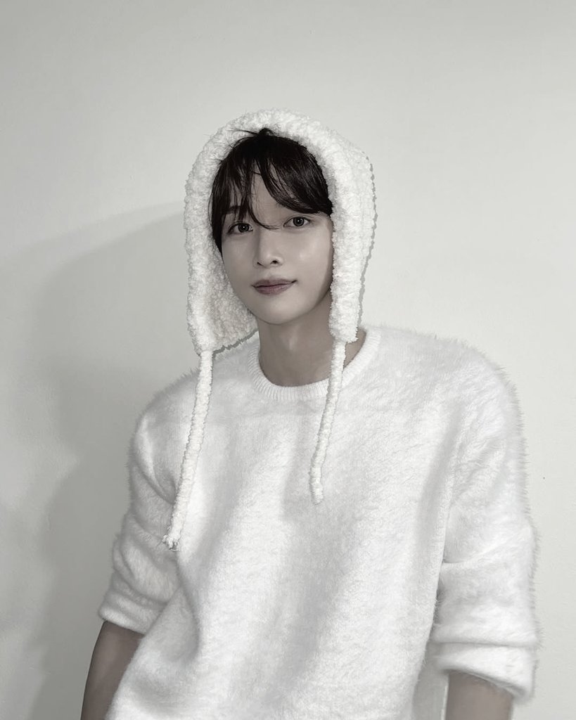원래 귀여운 느낌이어야 하는데, but somehow, I still make it look good.
