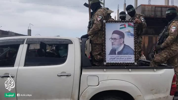 الصورة لها معنى كبير لا يفهمه الا الرجال الصادقين 
حيا الله رجال القسام وحفظك الله ياشيخنا الفاضل