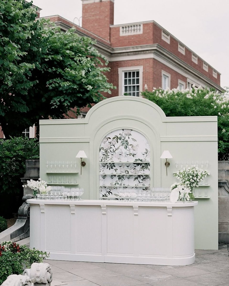 Sip, sip, hooray!🍸 

A stylish wedding bar that every big day deserves for their chic cocktail hour 💫

#wedding #weddingday #weddinginspiration #weddingdress #dreamwedding #weddingtablescape #luxurywedding #destinationwedding #cocktailbar #weddingbar