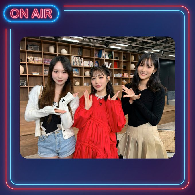 CherryBullet_Fr's tweet photo. ❲ TELEVISION ❳ ⇝ 220225

#REMI est apparu dans l'émission "K-POPドック!" (K-POP Dokku !) le 15 Février. L'émission était disponible en replay pendant une semaine sur TVer et Ameba TV mais indisponible en France.

#CherryBullet #체리블렛 https://t.co/IPjlD56vkN