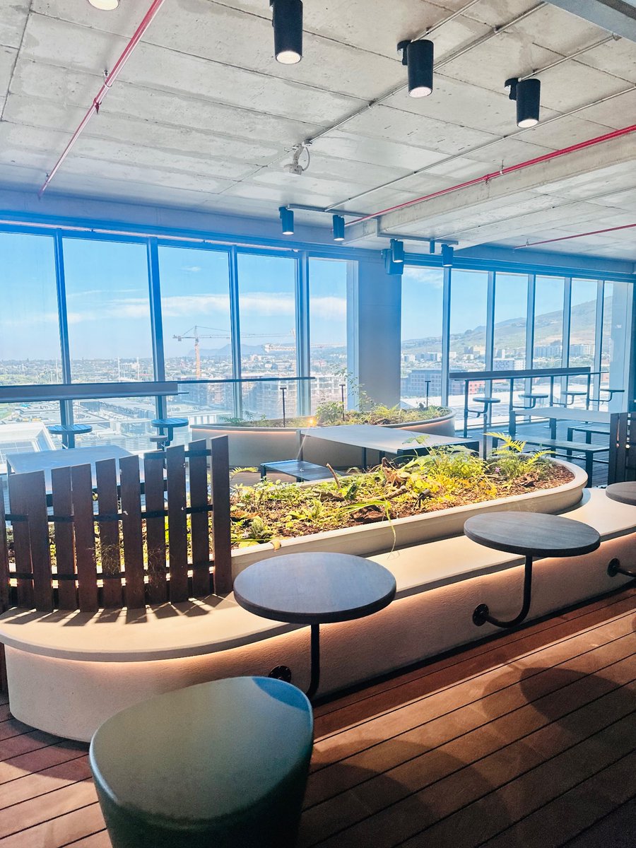 Spent the last week in Capetown, South Africa 🇿🇦 First Highlight? Touring the New <a href="/amazon/">Amazon</a> Africa headquarters led by <a href="/HenriZietsman/">Henri Zietsman</a>. Amazing contribution to the African ecosystem👏🏾