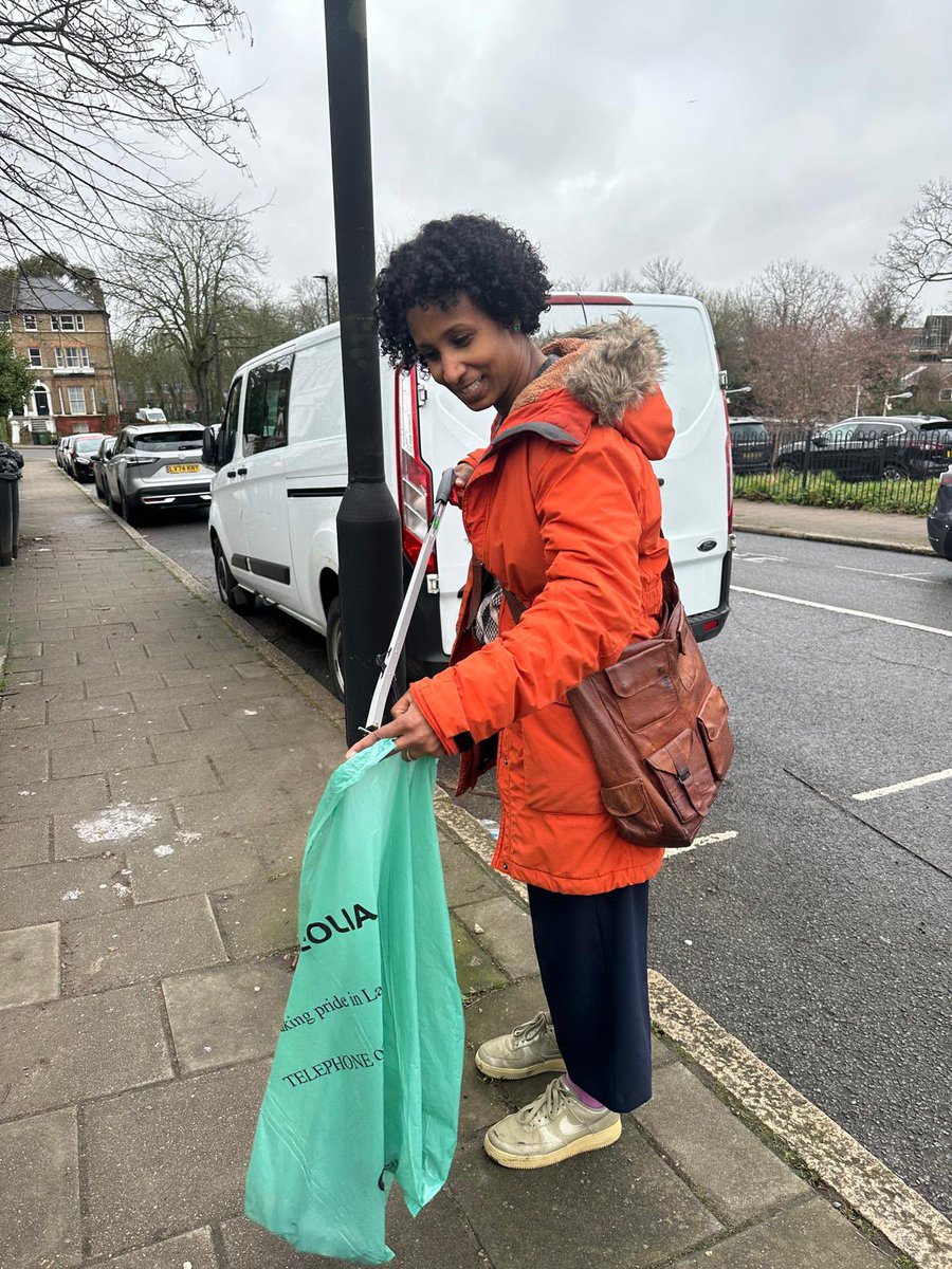 GipsyHillLab's tweet image. Really lovely to get together with #GipsyHill residents for a community clean-up.
We’re working hard for improved council services, as well as supporting communities in looking after our spaces.
Always grateful for everyone who makes #GipsyHill a great place to live ❤️🌳
