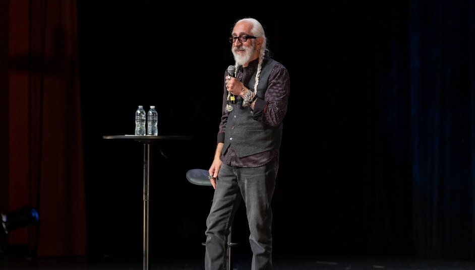 Sevag Tateosian (@sevagtateosian) on Twitter photo My guest is <a href="/VaheBerberian/">Vahe Berberian</a> talking about his career, meeting William Saroyan and his upcoming show.
Here is the interview open.spotify.com/episode/0R6VHd… My guest is <a href="/VaheBerberian/">Vahe Berberian</a> talking about his career, meeting William Saroyan and his upcoming show.
Here is the interview open.spotify.com/episode/0R6VHd…