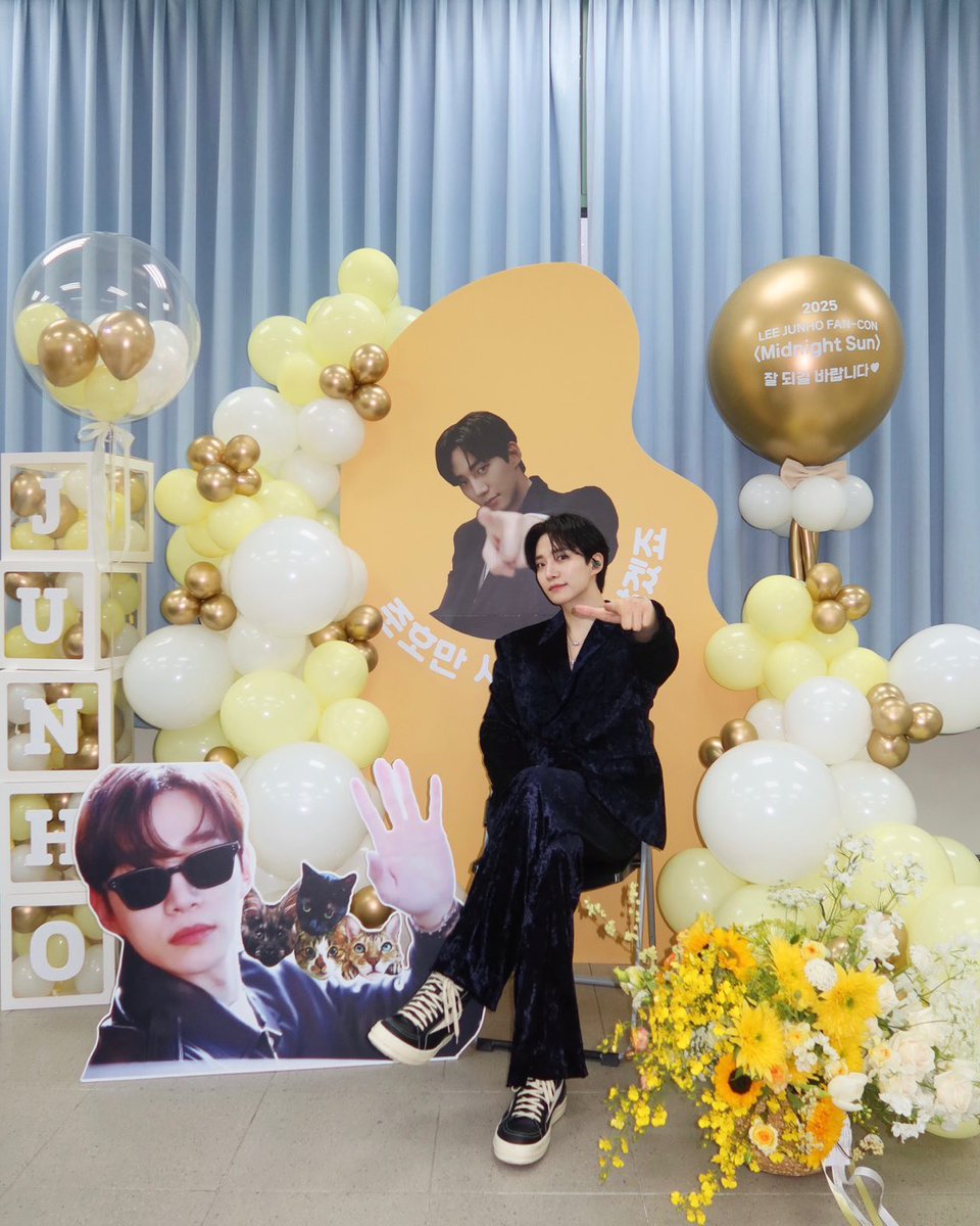 So happy to see you again, Taipei🌻

#이준호 #LEEJUNHO
#준호 #JUNHO
#MidnightSun
#MidnightSun_TAIPEI
#2025_LEEJUNHO_FANCON