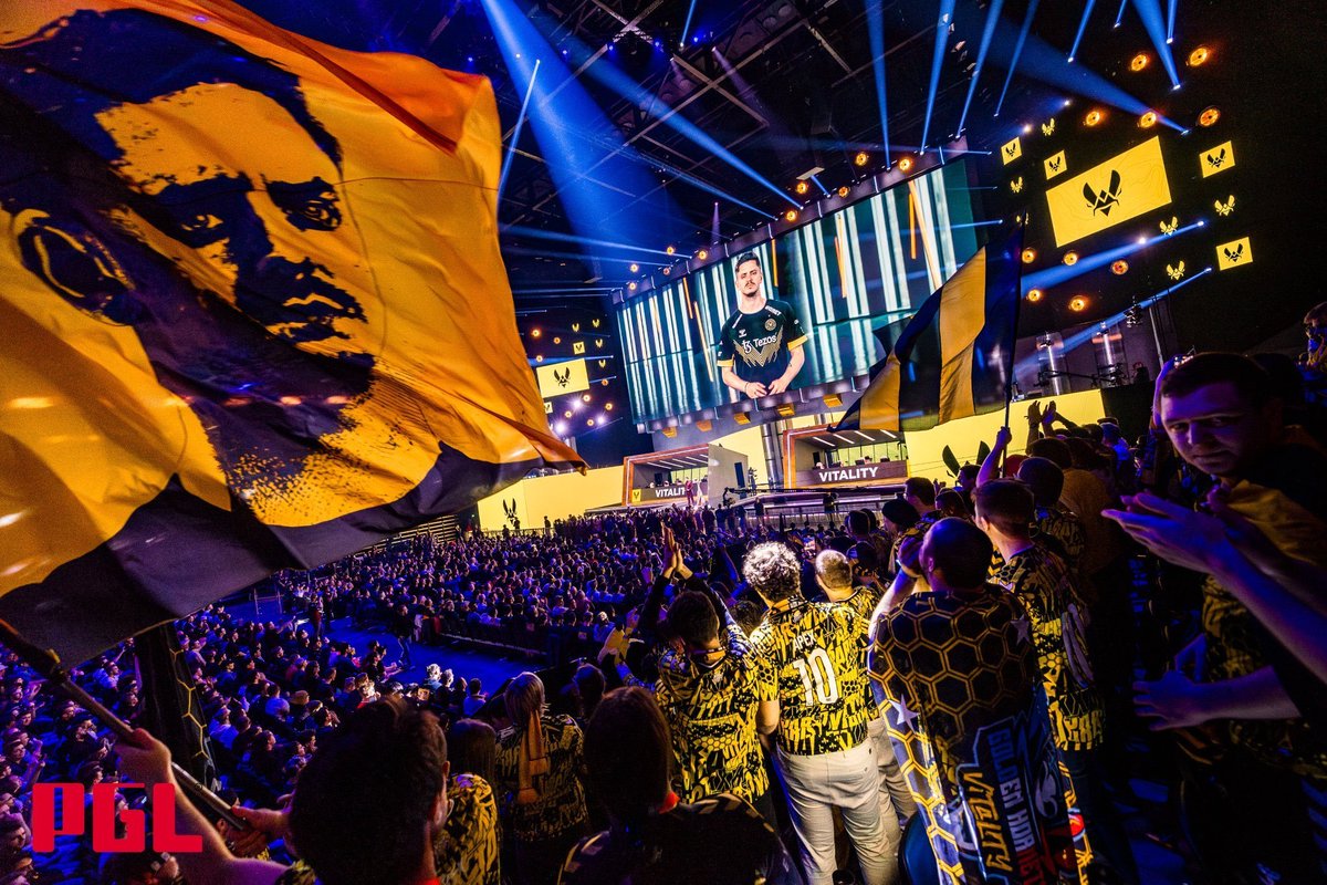 Joyeux anniversaire capitaine <a href="/Vitality_apEX/">Dan Madesclaire</a> 🎂 🐝