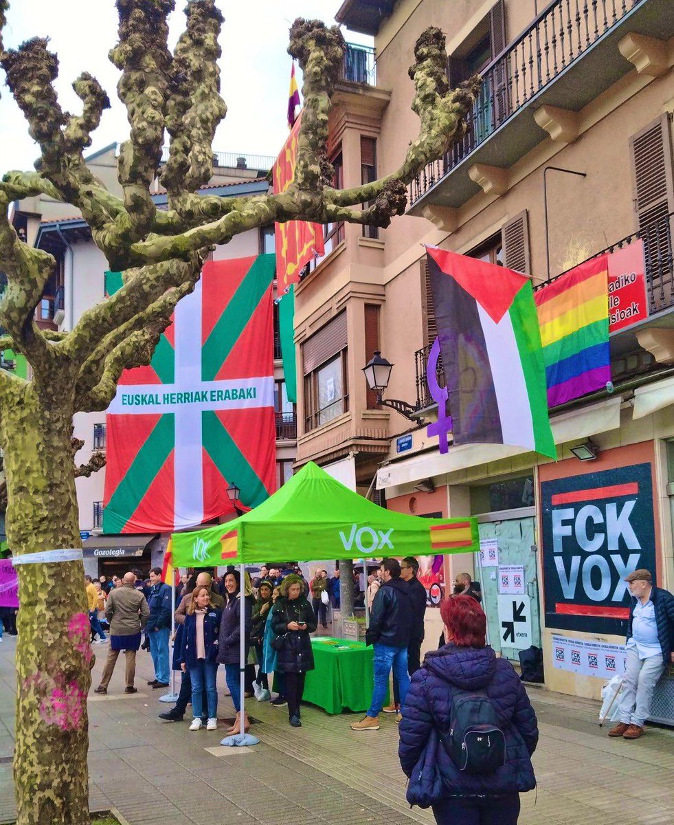 Rodeados de indignidad, odio y desprecio, ¡honor para los de VOX en Vascongadas y Santander!