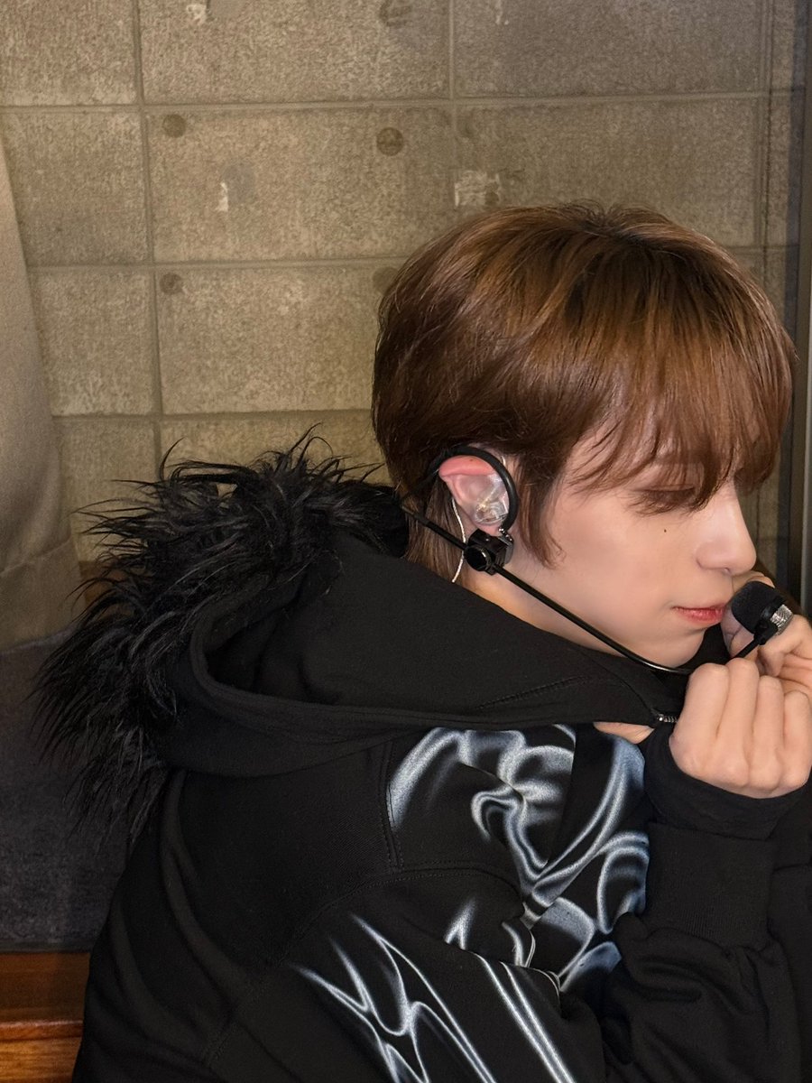 250222 — photo 📷

“'EVOL!! 
Today was so much fun~~~~!! 
Let's love what we want to love as much as we want. 🫶🏻 Have a happy dream. 😴 ”

#XLOV #엑스러브 #HARU