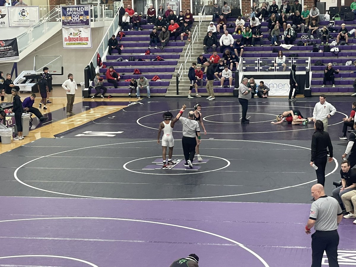 Owls underway at the Wrestling Sectional.