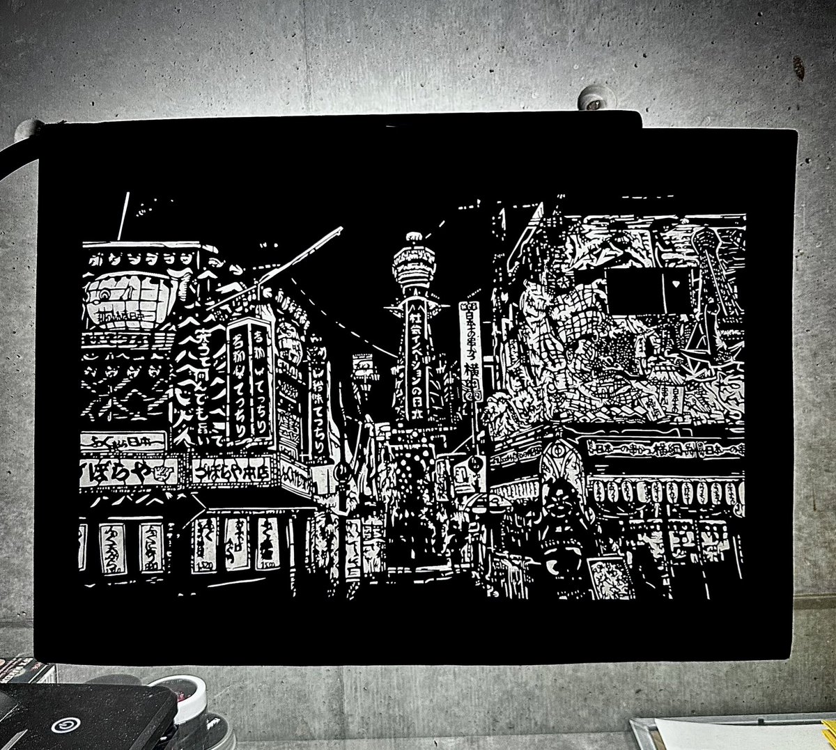 今年1発目の切り絵っっ🫶

今までで1番時間かかったけど満足だ
次は何しよう😕
なんかいい案ないかなあ...

#切り絵
#趣味 
#新世界
