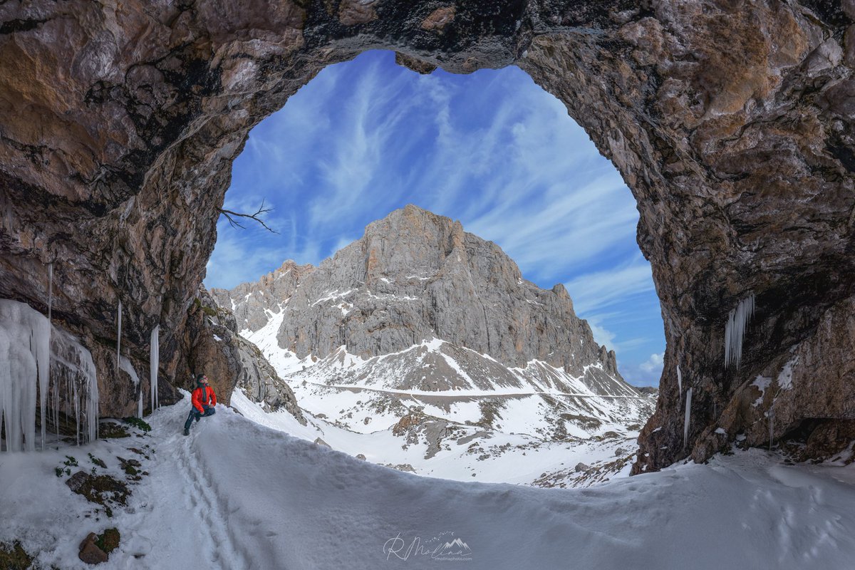 Picos de Europa 🏔️ ❄️ 🥾 Recordando esta espectacular aventura de 2024 donde pude conocer algunas de las mejores localizaciones de Picos de Europa cubiertos de un gran manto de nieve y en unas condiciones inmejorables gracias a mi buen amigo <a href="/ejeerre/">Eneko Guerra Rodriguez</a>