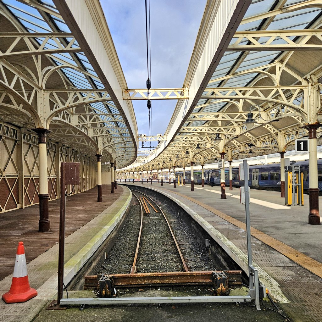 ToursByTrain's tweet photo. Wemyss Bay.

I think I prefer the outside. ^PK
#RoundaboutTour https://t.co/5JBnFag39j