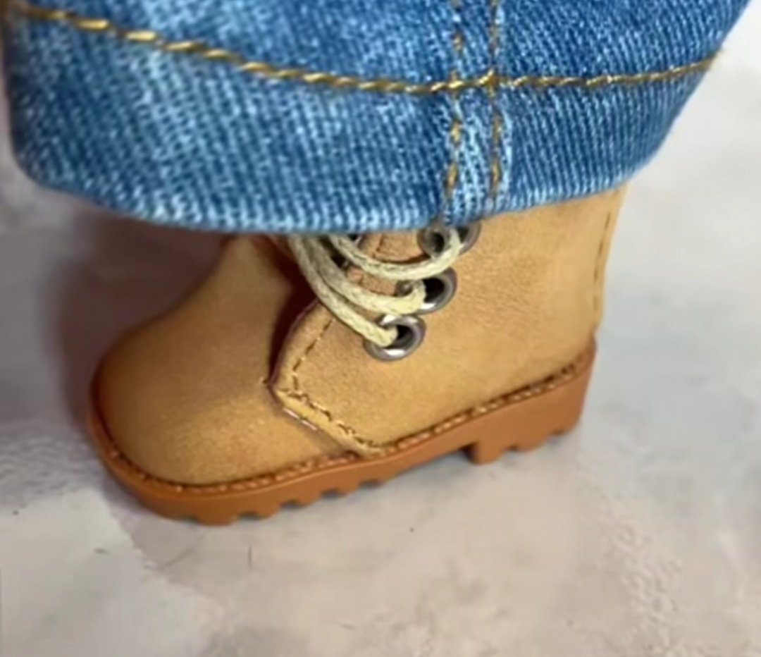 Los zapatos de la chica que calza 35