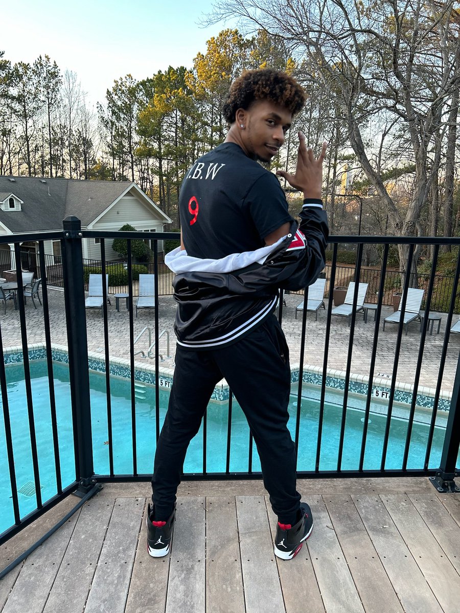 THE TIME HAS COME!!!!!

Ya boy has officially made it to PANTHERLAND🐾 

Just know your boy is back and you can’t mess with him……… and if you try to, just know Y.B.W. 😘 

Fine 9 Baby😝
