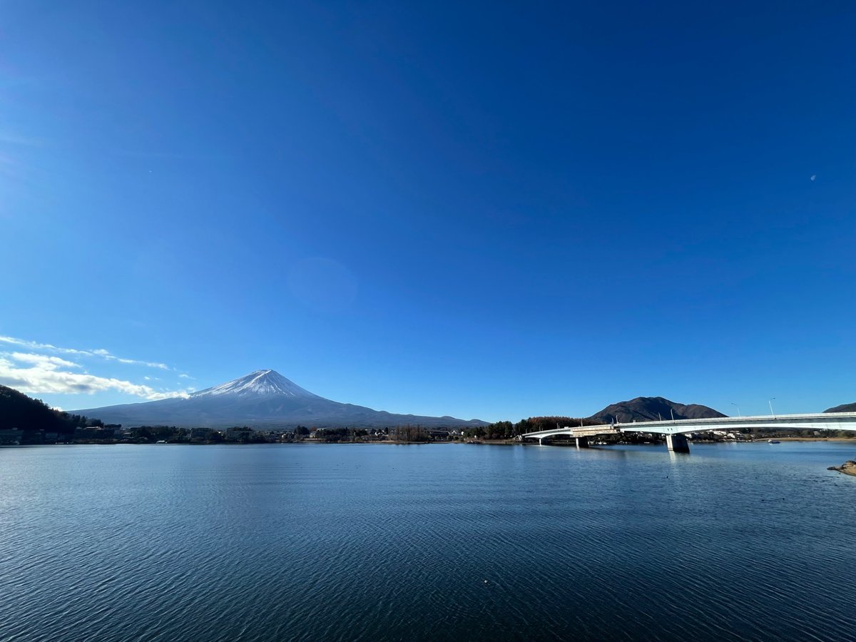 achieve_amemiya's tweet image. 2月23日は富士山の日。その美しい姿は日本の誇り…澄んだ空気の中、頂上から見下ろす景色を想像するだけで心が洗われます。今日は富士山の魅力を改めて感じてみませんか? #富士山の日 #日本の美
---