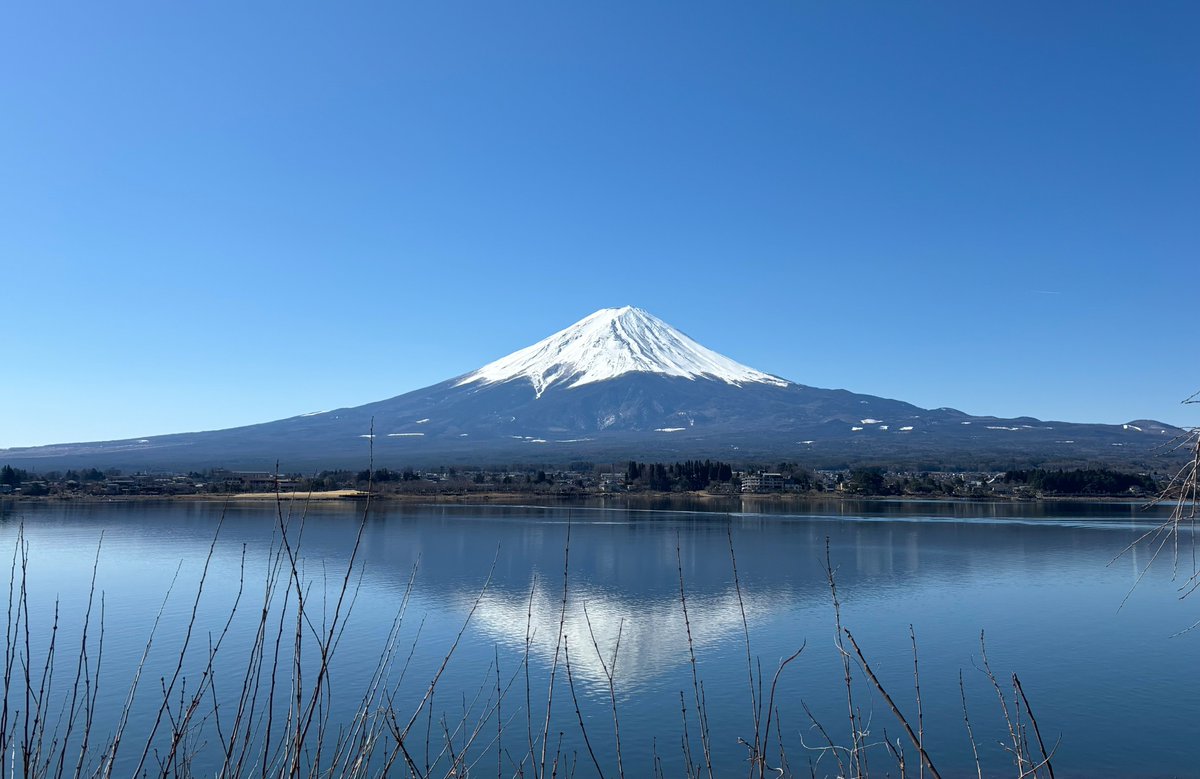 achieve_amemiya's tweet image. 2月23日は富士山の日。その美しい姿は日本の誇り…澄んだ空気の中、頂上から見下ろす景色を想像するだけで心が洗われます。今日は富士山の魅力を改めて感じてみませんか? #富士山の日 #日本の美
---