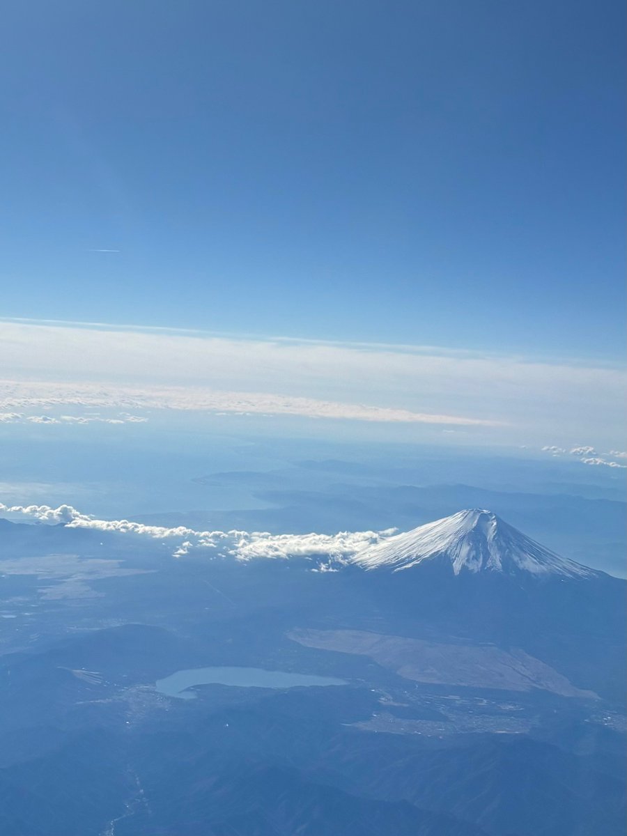 achieve_amemiya's tweet image. 2月23日は富士山の日。その美しい姿は日本の誇り…澄んだ空気の中、頂上から見下ろす景色を想像するだけで心が洗われます。今日は富士山の魅力を改めて感じてみませんか? #富士山の日 #日本の美
---