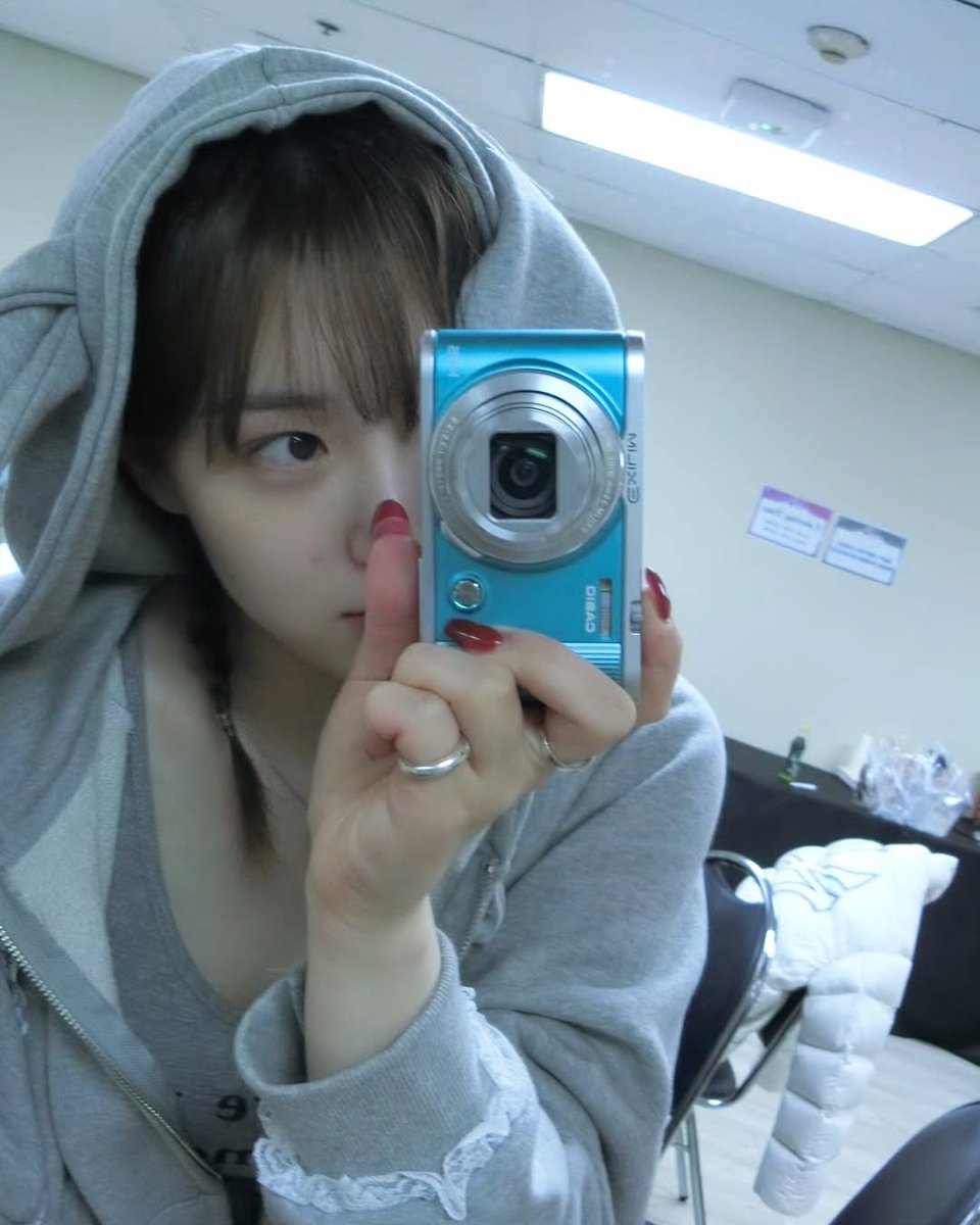 Through the lens of nostalgia, capturing moments wrapped in a quiet reverie. A fleeting second frozen in time, where reflections blur and reality whispers softly, reminding me that beauty lies in the in-between.