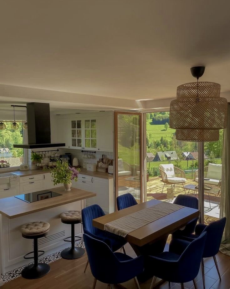 1+1 ev istemiyorum ben ya şöyle KAPISI BAHÇEYE AÇILAN MUTFAĞIM olan kocaman bir ev istiyorum.
ALLAHIM nasip et.