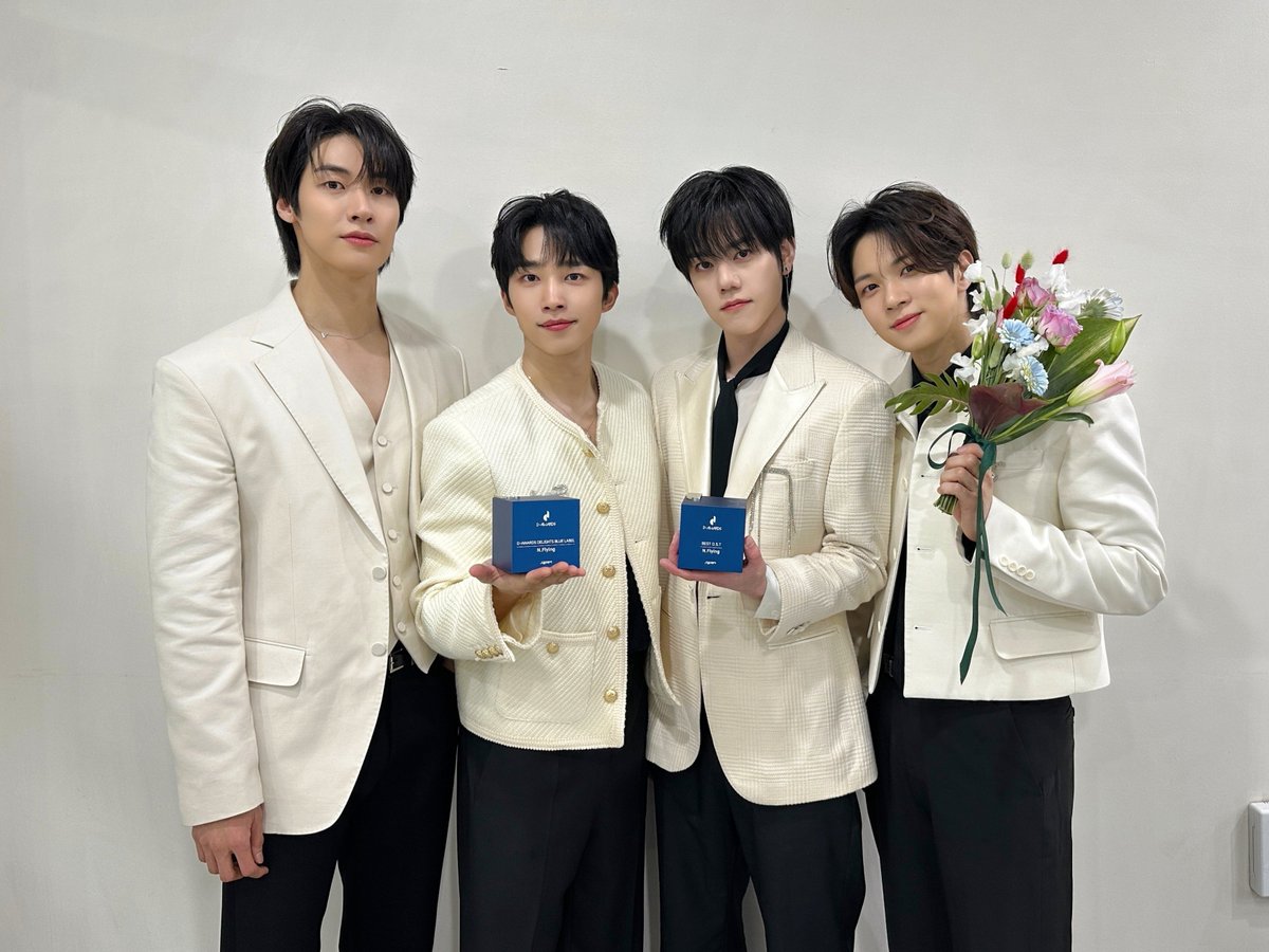 NFlyingofficial's tweet photo. [📸] 제1회 디 어워즈(D Awards)

🏆BEST O.S.T🏆
🏆D AWARDS DELIGHTS BLUE LABEL🏆

🤍N.Fia🤍 덕분에 받은 소중한 상들🥳
N.Flying의 빛나는 순간을 만들어 주셔서 감사합니다🫶

#NFlying #엔플라잉 https://t.co/ptyoE8067u