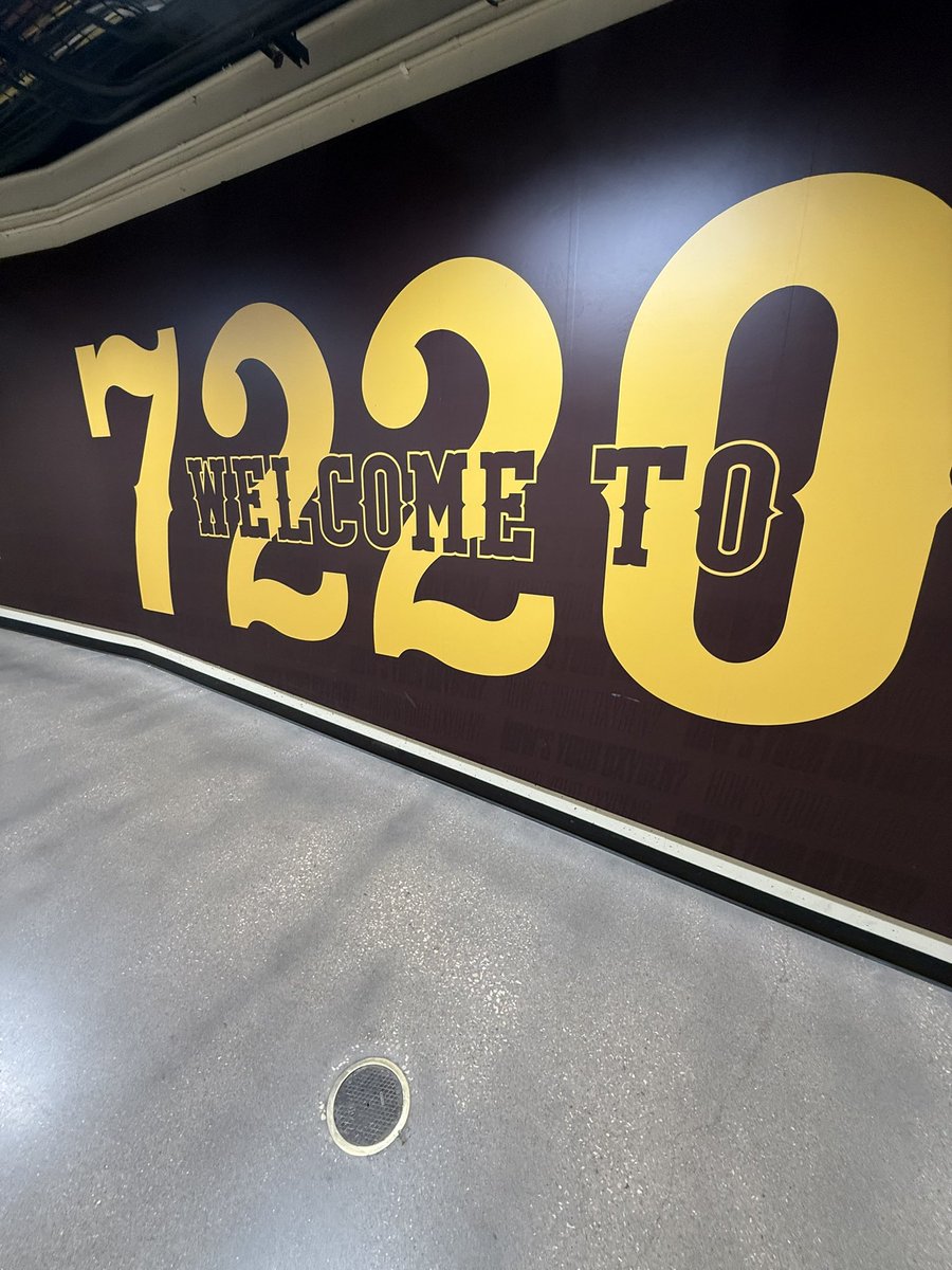 On the way to the #aztecs locker room in Laramie Wyoming. A gentle reminder of the altitude for visiting players to think about. I’ll still take the Red and Black…..
