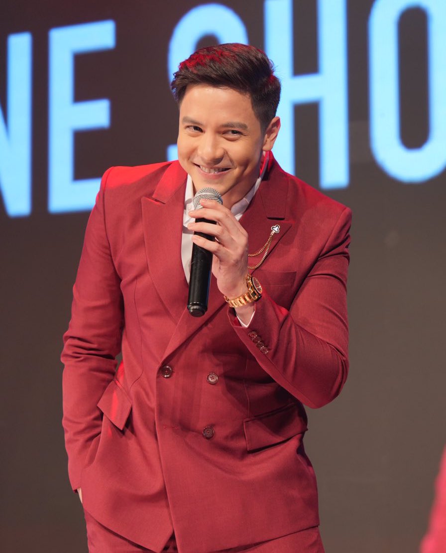 rfj_ootd's tweet photo. His smile lights up my day.

Blessed Sunday, @aldenrichards02 💙 https://t.co/gsQQhh1da7