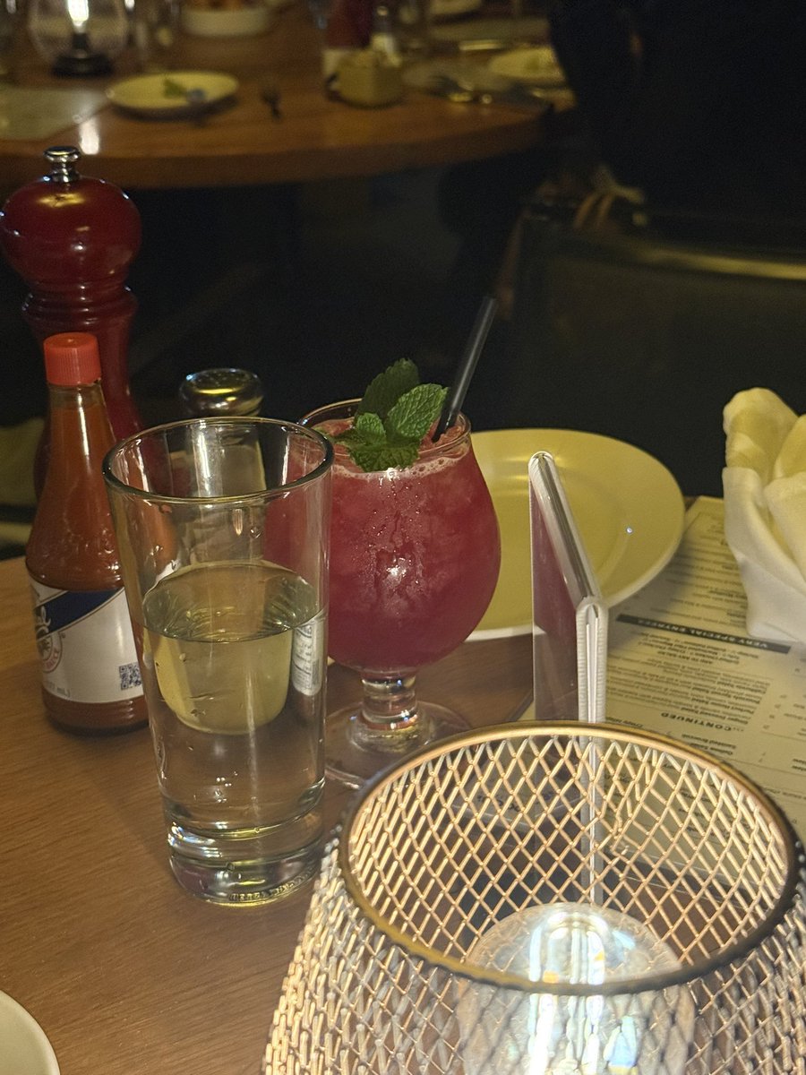 buzzlightnigga's tweet photo. When the fellas out to eat and bro gets fairy piss for a drink #letaniggalive https://t.co/Qx7A5I6PvR