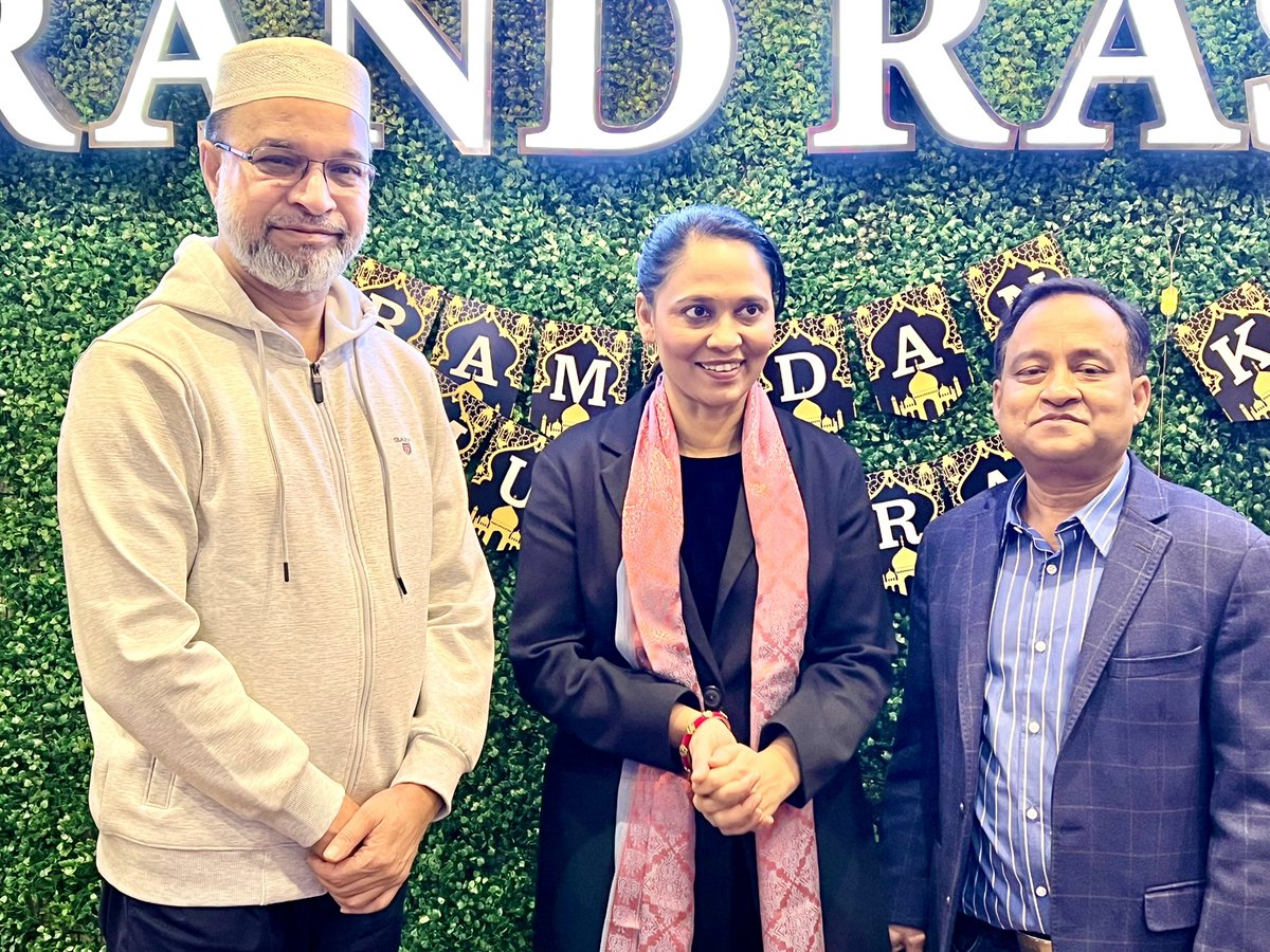 AliBebul's tweet photo. Rushanara Ali MP, Parliamentary under Secretary of State for Homelessness and Rough Sleeping, attended at the first Ramadan Iftar event at the Grand Rasoi Restaurant in Stepney Green, East London.
#GrandRasoiRestaurent
#Grandchai
#StepneyGreen
#MileEndRd
#IftarBuffet https://t.co/e4dNnPwW4S
