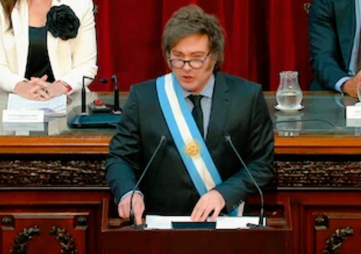 TVYMSEspectcul1's tweet photo. #ahora 🇦🇷
"el que las hace las paga"
Discurso de #javiermilei impulsa baja de imputabilidad💥

#elpais #abc #elobservador #clarin #lanacion #bbc #fox #cnn #abcnews #nbc #infobae #lam #Intrusos #socios #gossip #exitoina #tn #LNMAS #BastaBaby  #Feinmann #majul #JonatanViale #cabak https://t.co/u3hHDnKJFO