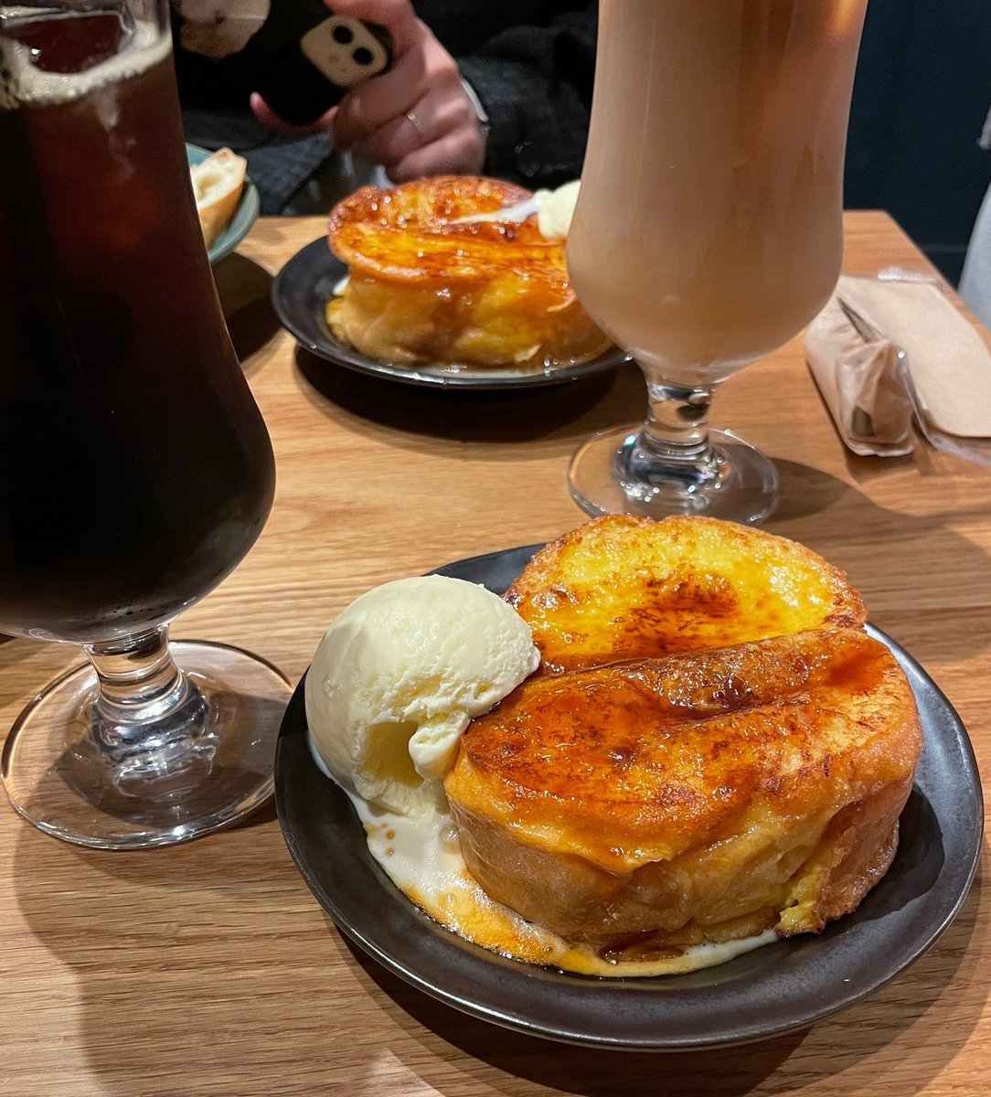 デートしてきた🥳
フレンチトーストが美味しいかった♡
コーヒーは深煎り☕️

写真撮ったら「もっと可愛く撮ってよ😑」と言われたが僕からしたら白目むいてたり目つぶってるとこも全て可愛く見えているから難しい要望だ🤔💞

フランスパンのフレンチトースト家でも作ってみようかな🥰