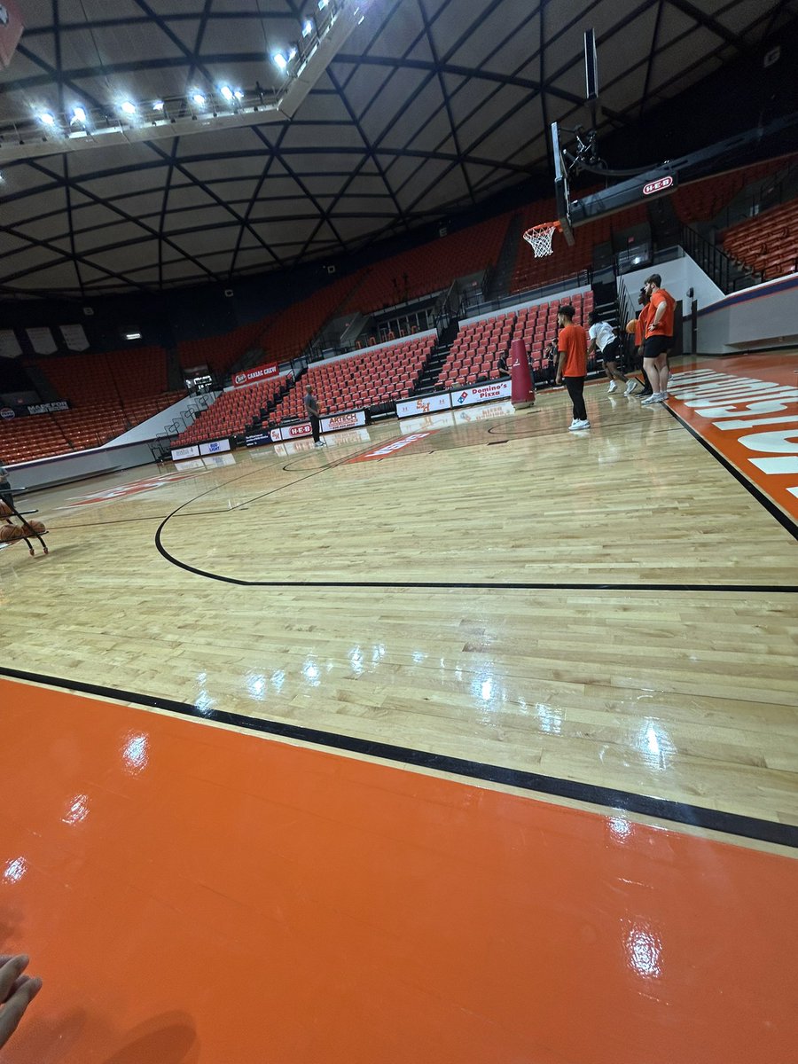 Cobe Lebron Landry tweet media