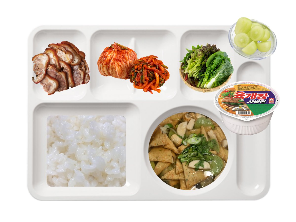 🧡 D-502 🧡
250304 석식 🍽

밥 
어묵탕
냉채족발
모듬쌈
무말랭이무침
샤인머스켓 
보쌈김치
육개장사발면,86g 

#성호야_밥단무 🐶🥄