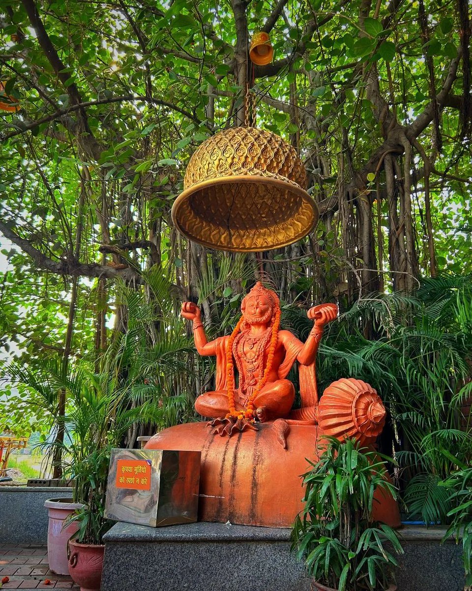 जय श्री राम! जय हनुमान जी महाराज! 🙏🚩

भगवान श्री राम और हनुमान जी महाराज की जय हो! उनकी कृपा और आशीर्वाद से आपके जीवन में सुख, समृद्धि और शांति बनी रहे।
जय श्री राम! जय हनुमान जी महाराज! 🙏🚩