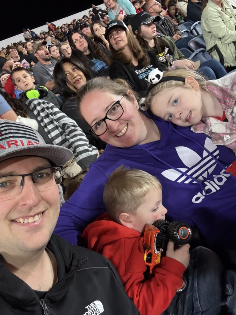 First visit to orlando from the uk! Awesome night at #monsterjam <a href="/MonsterJam/">Monster Jam</a>