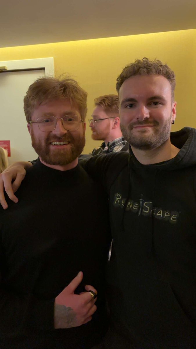 Mr <a href="/B0aty/">B0aty</a> featuring AimostFamous in the background