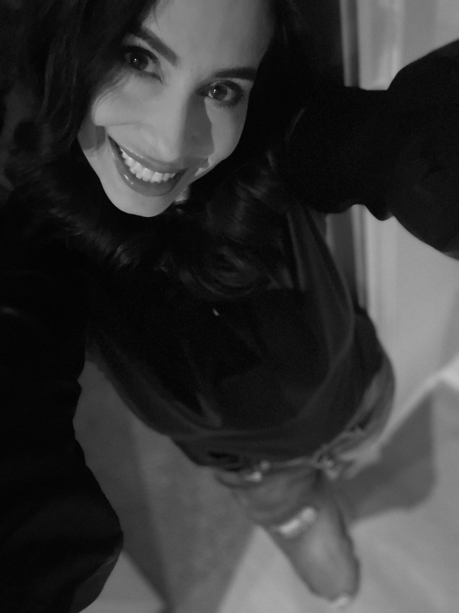 Gorgeous day for some showings. ☀️Showed past clients a commercial property in Tomball this morning! 
Now headed to Spring TX to show another residential property to my out of town clients! Submitting contracts!
Let’s chat about your real estate needs! 📲 936-445-0216